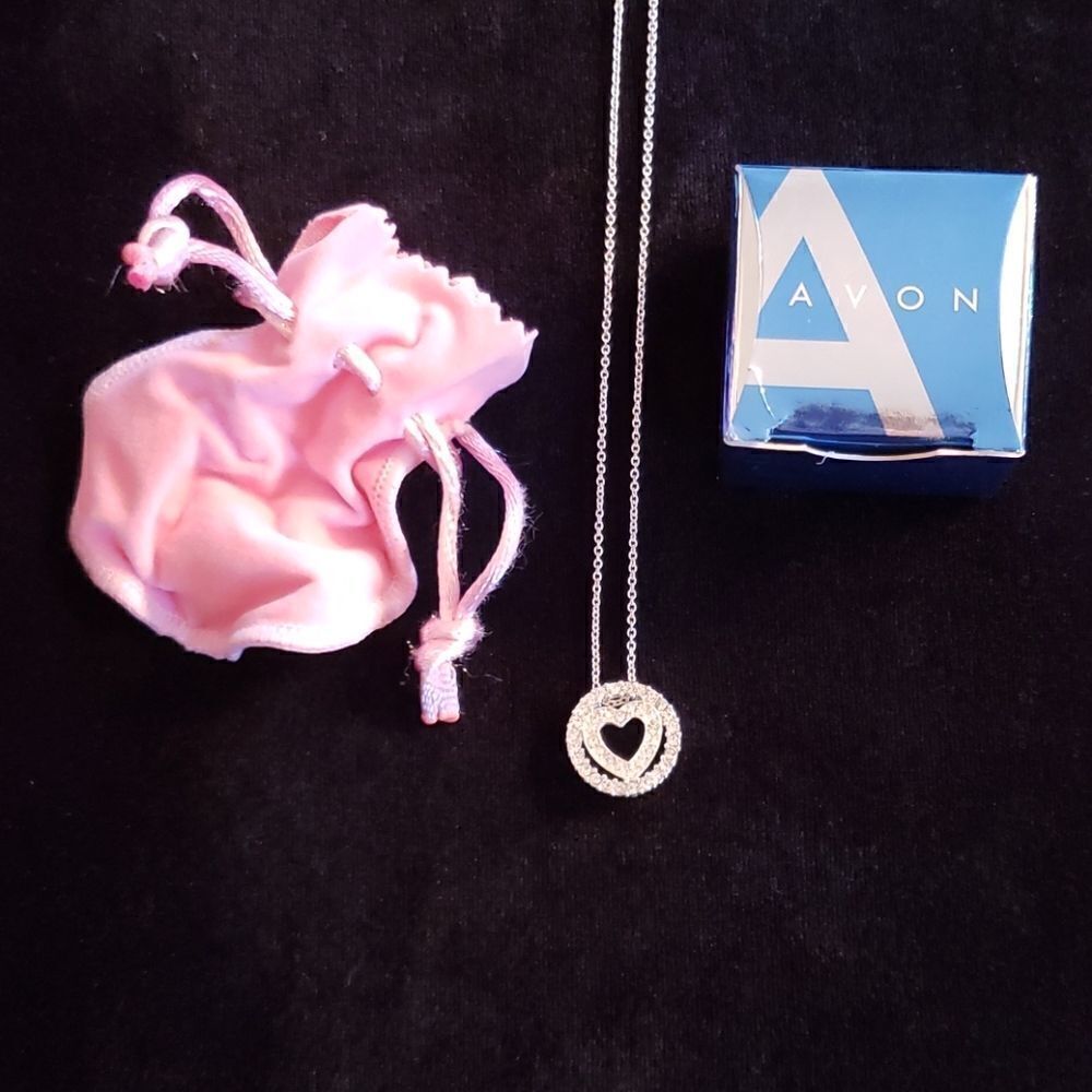 Vintage Avon Circle Heart Pendant Necklace with Pouch